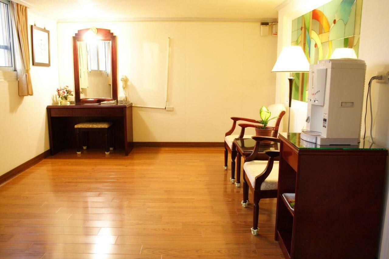 Athens Hotel Taichung Exterior foto